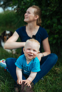 Empleada humana baby con su bebe