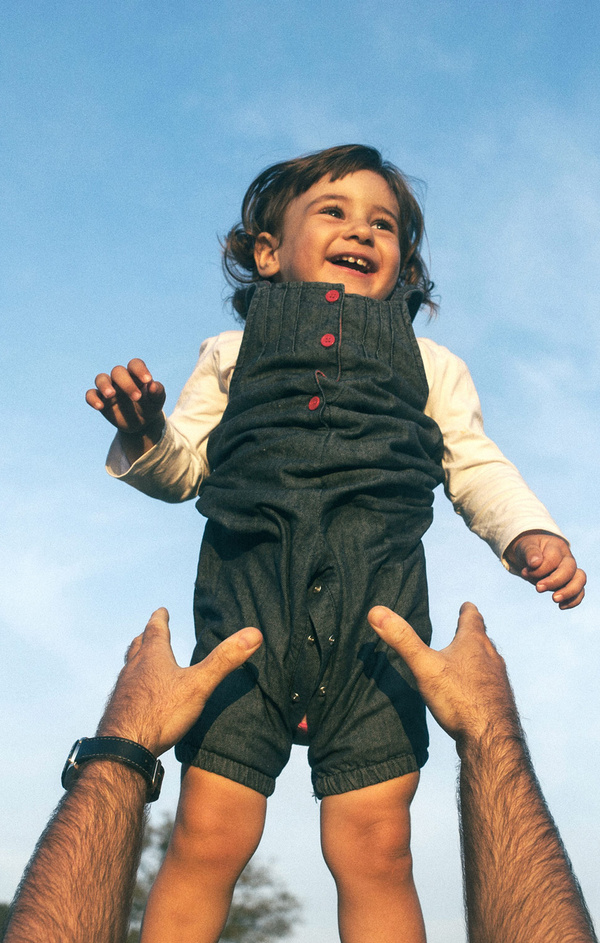 dad throwing his kid up in the air 